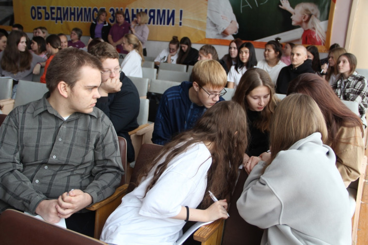 Исилькульская молодежь проверила свои знания в "Зачетных играх".